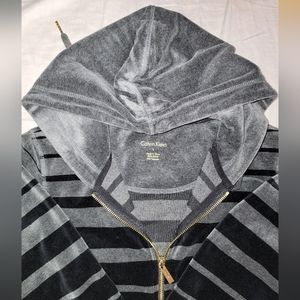 Black and gray hoodie